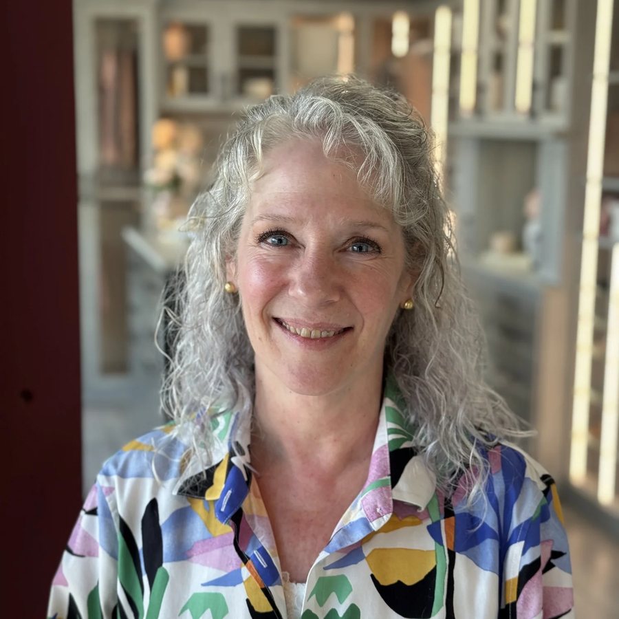 Lisa Selogy, Customer Experience Manager at Gulf Coast Shades and Blinds